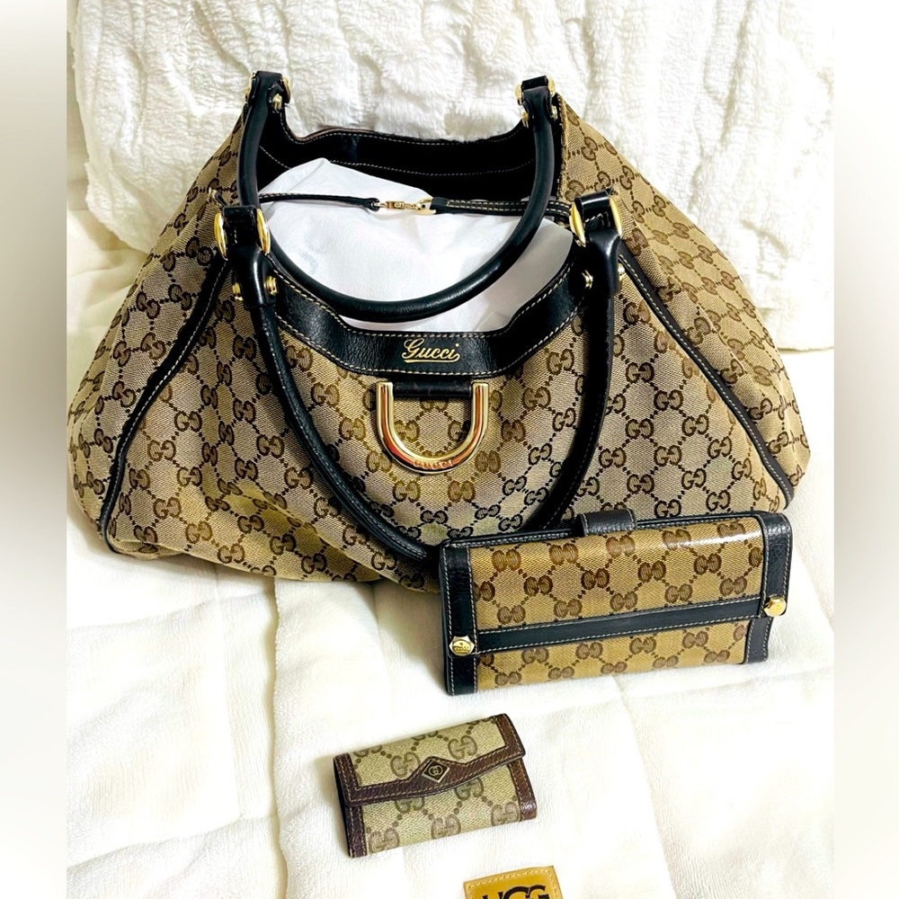 100% Authentic Verified Gucci Large Large D-Ring Hobo Wallet and Key Wallet